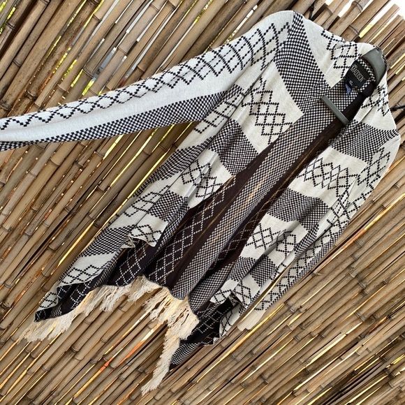 Mia Maddison open front waterfall fringed cardigan - Picture 2 of 7